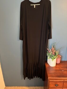 Black Long Sleeve Ruffle Hem Dress - Women